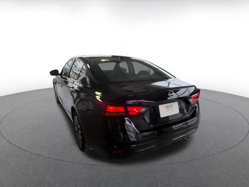 Used 2025 Nissan Altima 2.5 SV image 10