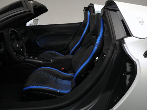 Used 2023 Maserati MC20 Spyder RWD image 36