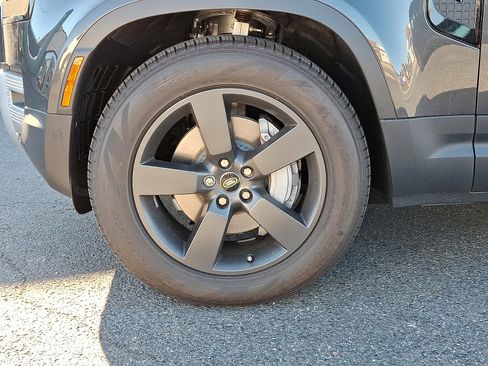 New 2025 Land Rover Defender 110 S image 2