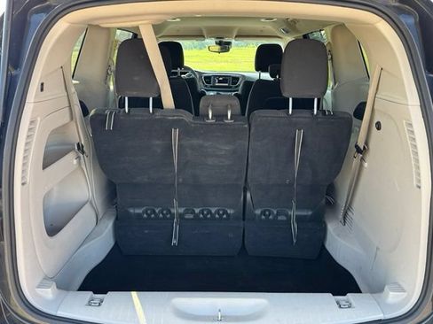 Used 2023 Chrysler Voyager LX FWD image 7