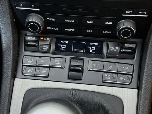 Used 2024 Porsche 718 Boxster image 17