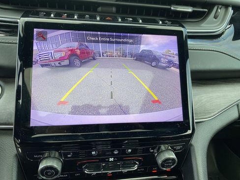 Used 2022 Jeep Grand Cherokee L Overland image 12