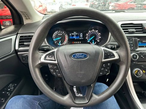 Used 2015 Ford Fusion SE FWD image 14