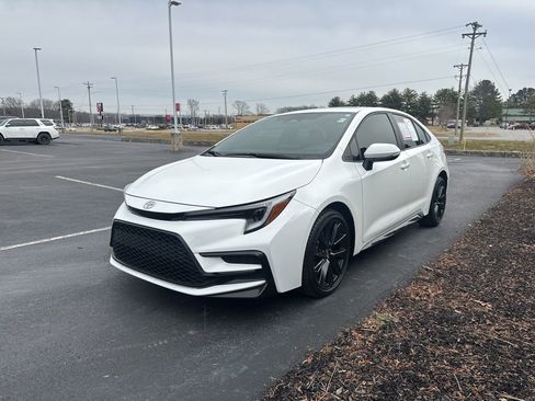 Certified 2024 Toyota Corolla SE w/ SE Premium Package image 4