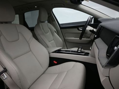 Certified 2023 Volvo XC60 B5 Plus w/ Climate Package FWD image 33