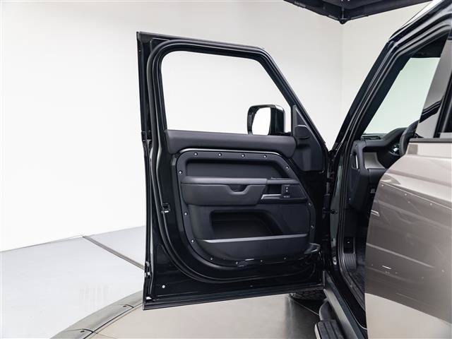 New 2026 Land Rover Defender 110 X-Dynamic SE AWD/4WD image 28