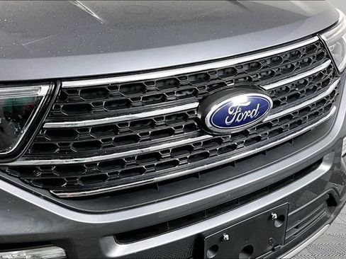 Used 2022 Ford Explorer XLT w/ Equipment Group 202A AWD/4WD image 31