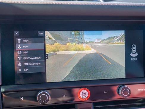 Certified 2026 Porsche Macan AWD/4WD image 19