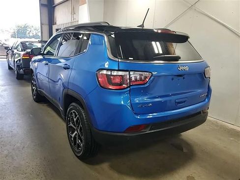 Used 2025 Jeep Compass Limited AWD/4WD image 2