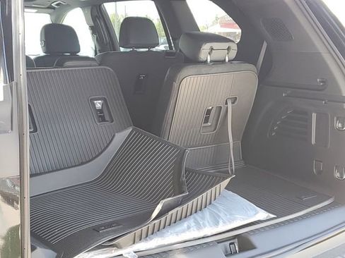 New 2026 GMC Acadia AT4 w/ LPO, Floor Liner Package AWD/4WD image 35