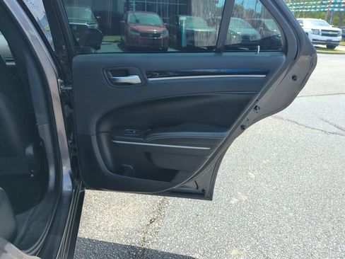 Used 2019 Chrysler 300 S RWD image 28
