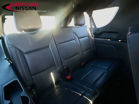 Used 2024 Chevrolet Suburban LT image 37