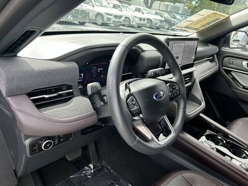 Used 2026 Ford Explorer Platinum RWD image 21