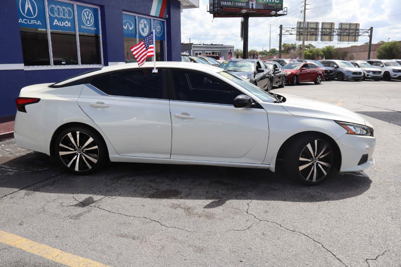 Used 2020 Nissan Altima 2.5 SR FWD image 2
