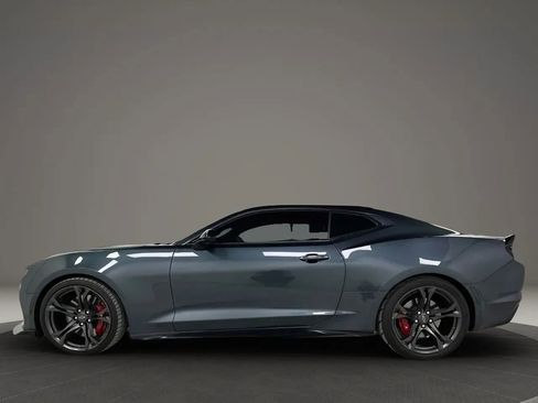Used 2021 Chevrolet Camaro SS RWD image 3