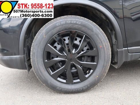 Used 2019 Nissan Rogue SV AWD/4WD image 25