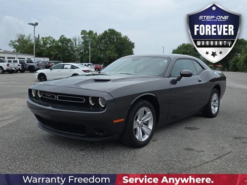 Used 2023 Dodge Challenger SXT RWD image 2
