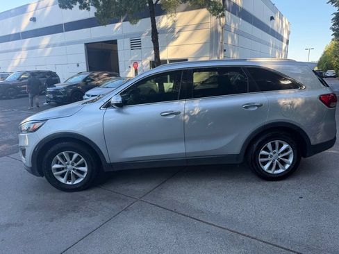 Used 2018 Kia Sorento FWD image 7