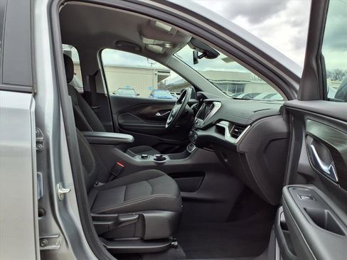 Used 2024 GMC Terrain SLE image 32