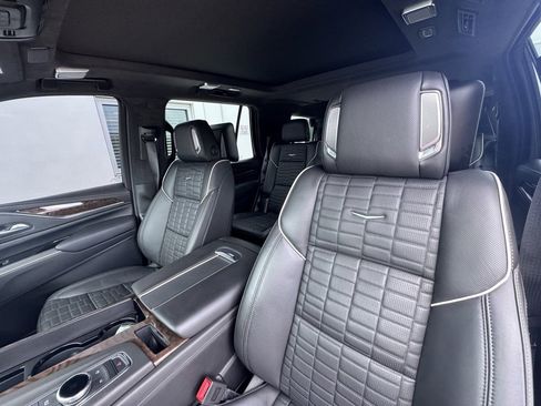 Used 2024 Cadillac Escalade Sport Platinum w/ LPO, ONYX Package image 11