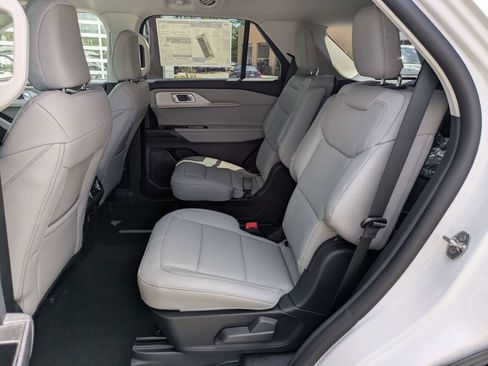 New 2026 Ford Explorer Active w/ Active Comfort Package RWD image 8
