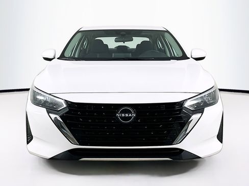 Used 2025 Nissan Sentra SV image 2