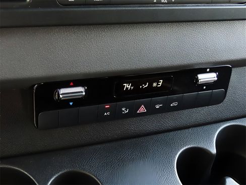 Used 2024 Mercedes-Benz Sprinter 2500 image 41