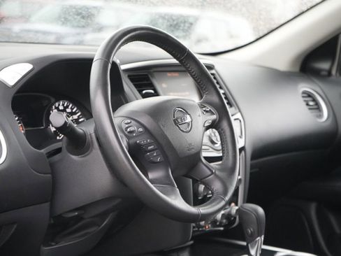 Used 2019 Nissan Pathfinder SV image 25