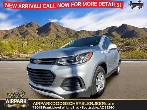 Used 2020 Chevrolet Trax LT w/ LT Convenience Package FWD image 1