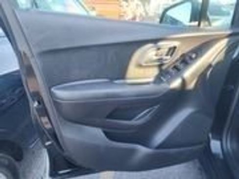 Used 2020 Chevrolet Trax LS w/ Tint and Cruise Package image 38