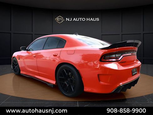 Used 2017 Dodge Charger R/T Scat Pack w/ Beats Audio Group RWD image 10