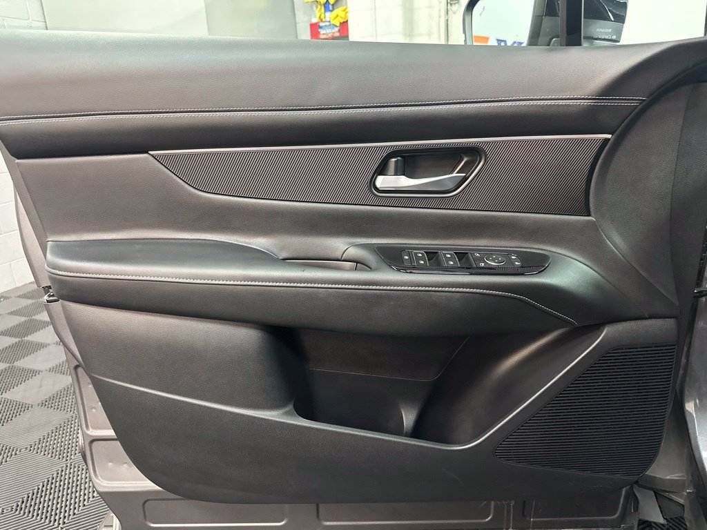 Used 2025 Nissan Murano SV AWD/4WD image 16