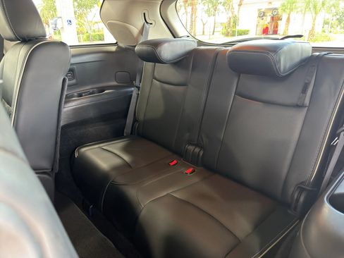 Used 2019 INFINITI QX60 Luxe w/ Essential Package FWD image 34