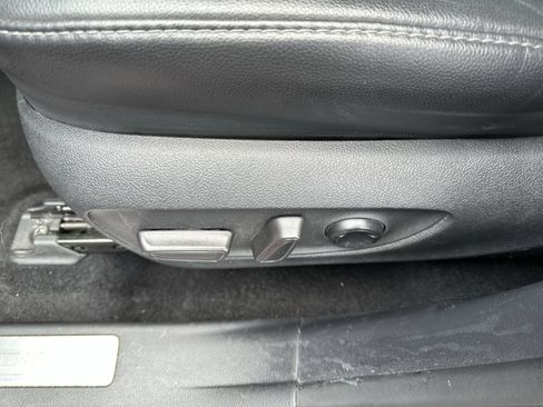 Used 2021 Toyota Highlander Limited FWD image 14
