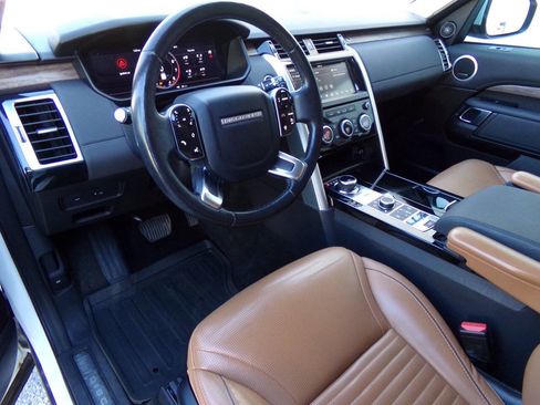 Used 2019 Land Rover Discovery HSE image 18