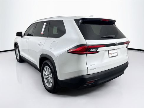 Certified 2024 Toyota Grand Highlander XLE image 8