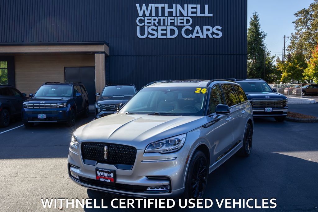 Used 2024 Lincoln Aviator Reserve w/ Equipment Group 201A AWD/4WD image 1