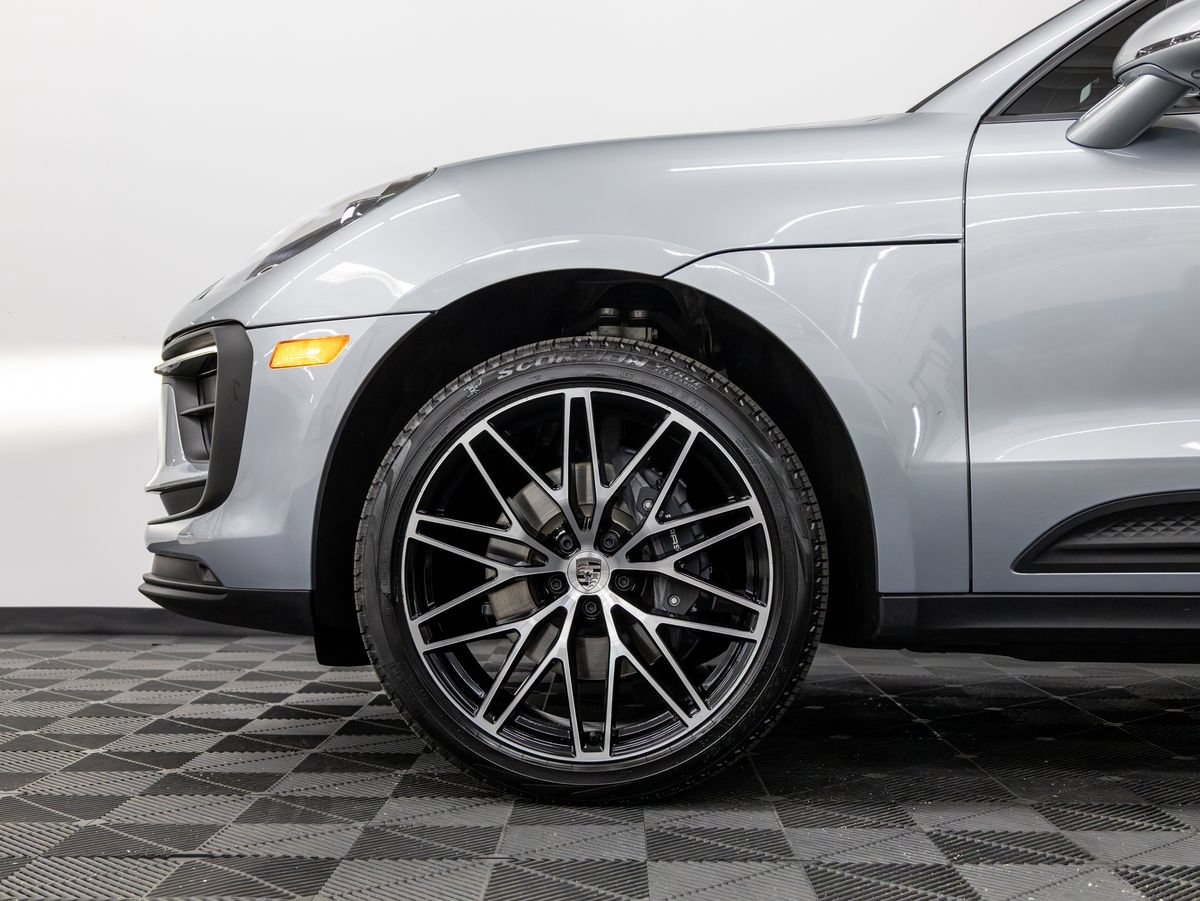 Certified 2026 Porsche Macan AWD/4WD image 10