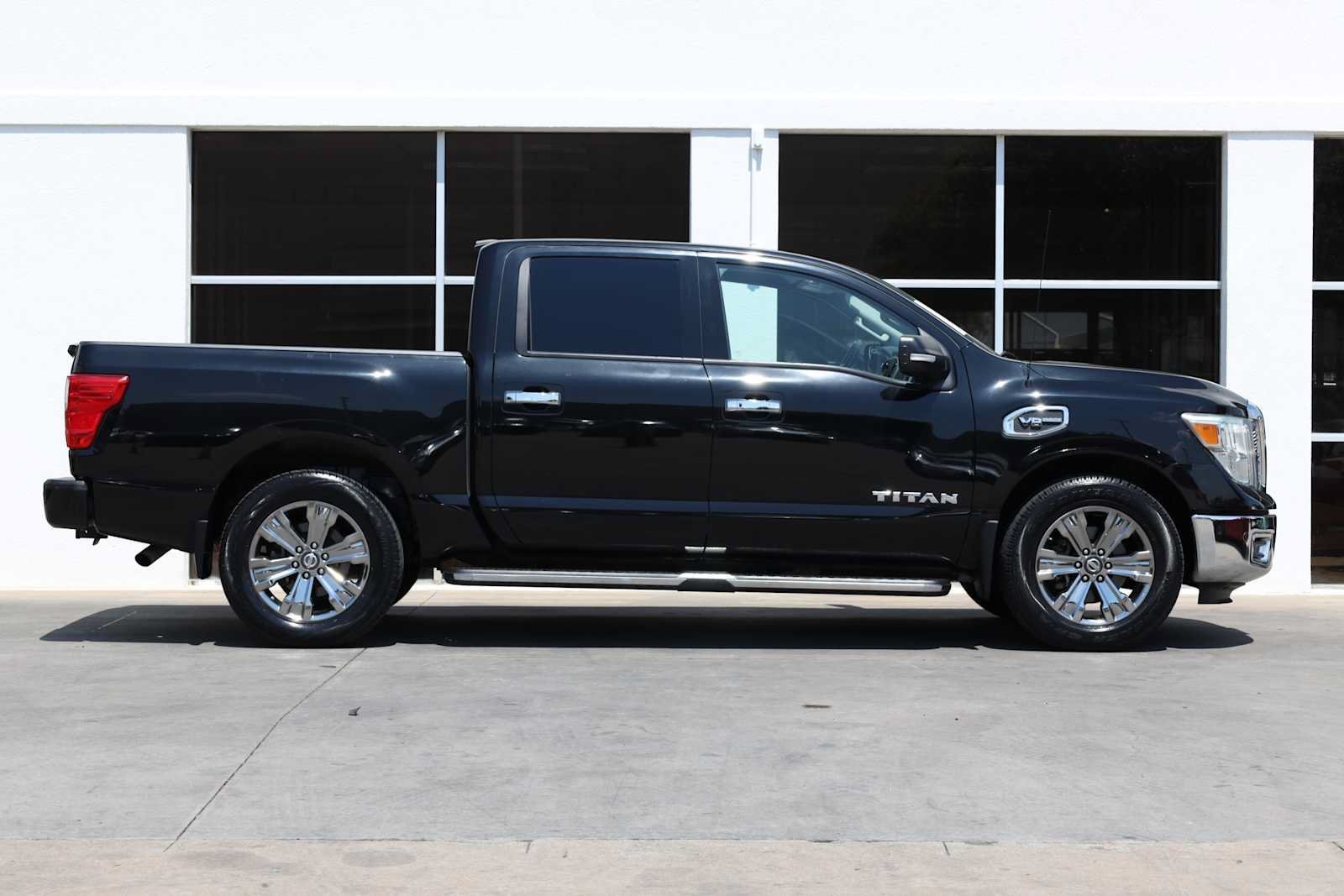Used 2017 Nissan Titan SV RWD image 8