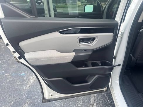 Used 2023 Honda Pilot LX image 28