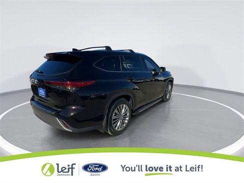 Used 2022 Toyota Highlander Platinum image 11