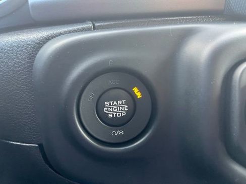 Used 2023 Jeep Gladiator Sport image 29