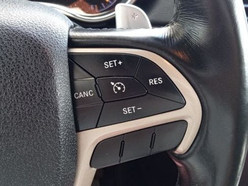 Used 2015 Jeep Grand Cherokee Limited w/ Luxury Group II AWD/4WD image 8