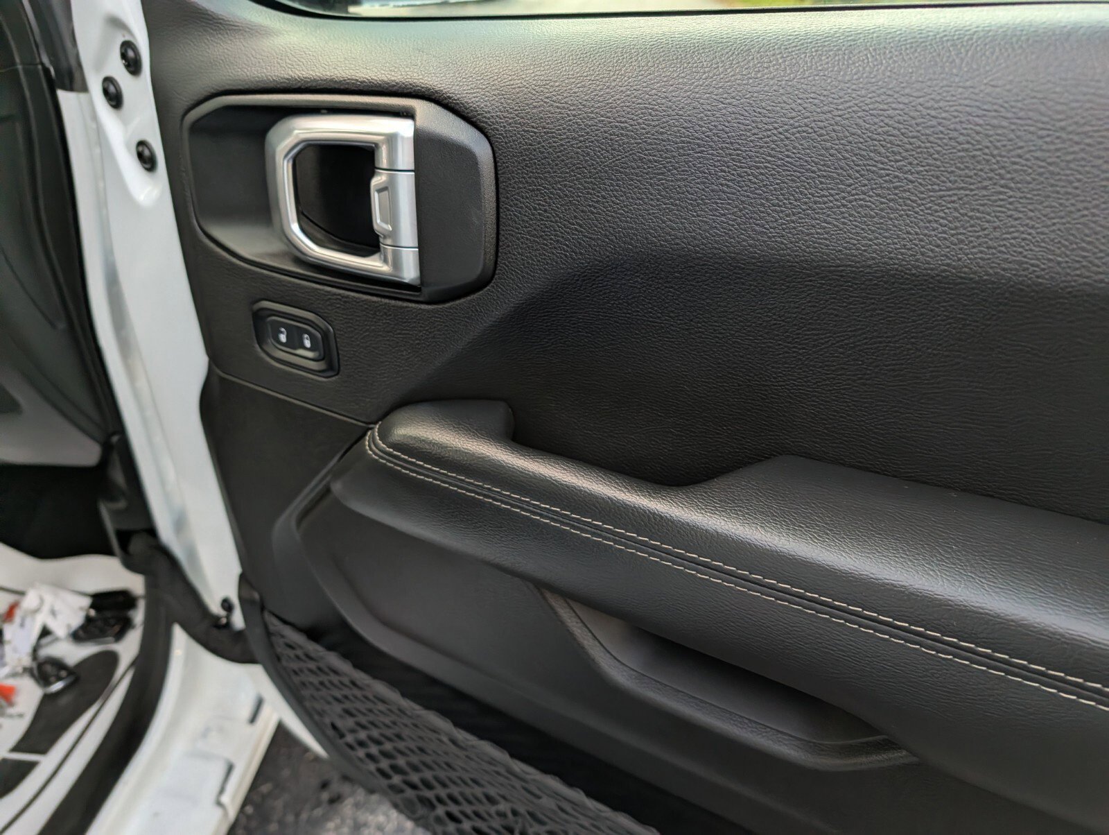 Used 2023 Jeep Wrangler Unlimited Sahara AWD/4WD image 29
