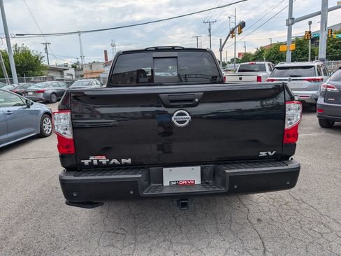 Used 2021 Nissan Titan SV w/ SV Convenience Package RWD image 7