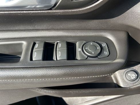 Used 2024 GMC Terrain SLT image 14