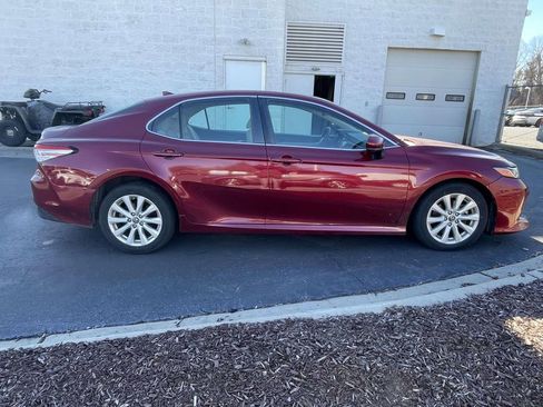 Used 2019 Toyota Camry LE image 11