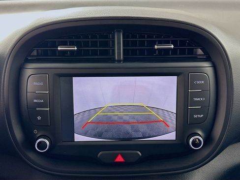 Used 2025 Kia Soul LX w/ LX Technology Package FWD image 22