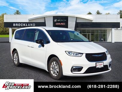 Used 2024 Chrysler Pacifica Touring-L