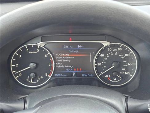 Used 2025 Nissan Altima 2.5 SV image 9